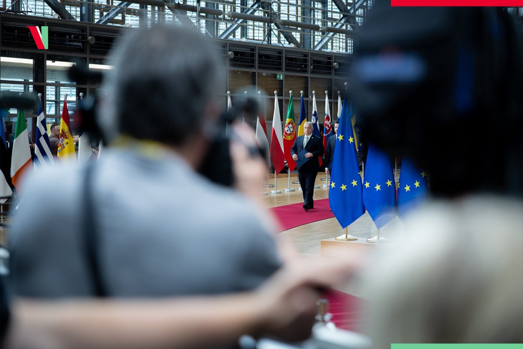 Comisia Europeană critică dur legea israeliană privind pedeapsa cu moartea pentru teroriști Bruxelles-ul a emis marți o critică vehementă la adresa noii legislații israeliene care prevede aplicarea pedepsei cu moartea pentru teroriști