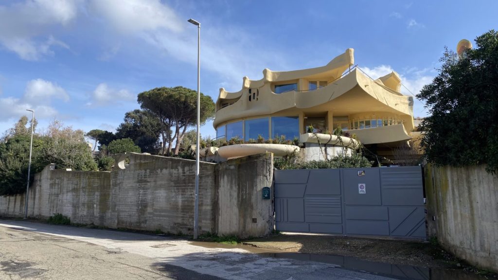 Negoiță, despre proprietățile părinților în Italia: „Dezinformați, ca să nu zic că mințiți” Primarul Sectorului 3, Robert Negoiță, a reacționat public la investigația privind proprietățile părinților săi din Civitavecchia, Italia