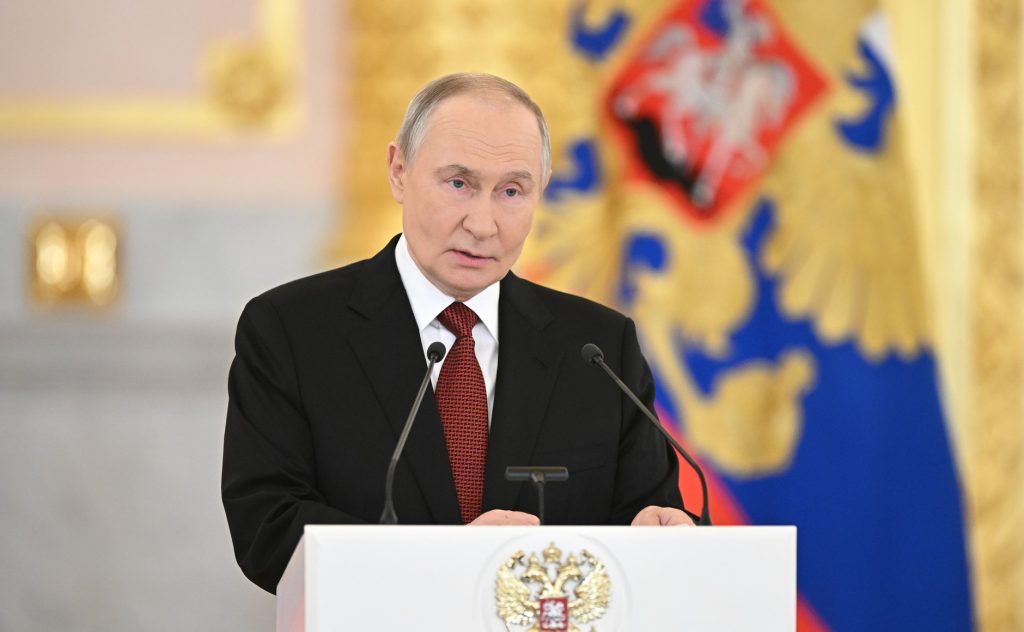 Putin amenință cu oprirea imediată a livrărilor de gaze către Europa Președintele rus Vladimir Putin a avertizat că Rusia ar putea sista, fără întârziere, livrările de gaze naturale către piețele europene