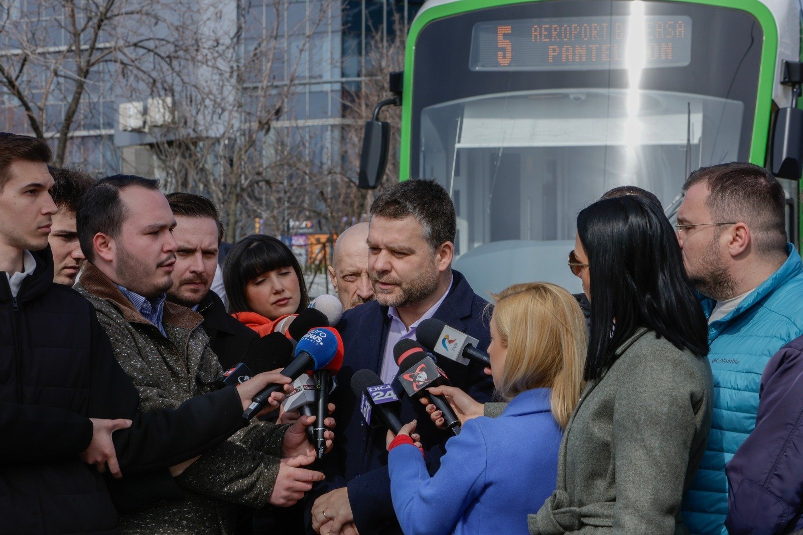 Tramvaiul 5 revine pe șinele Capitalei: Traseu extins și modernizare în desfășurare Circulația tramvaiului 5 a fost reluată în București, pe un traseu extins între Aeroportul Băneasa și terminalul Pantelimon