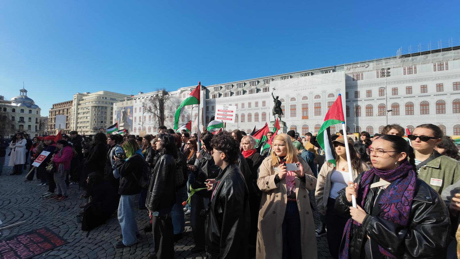 Proteste de 8 martie în Piața Universității: Apel la dreptate și oprobriu față de autorități Aproximativ 500 de persoane s-au adunat, vineri, în Piața Universității din București, pentru a protesta de Ziua Internațională a Femeii