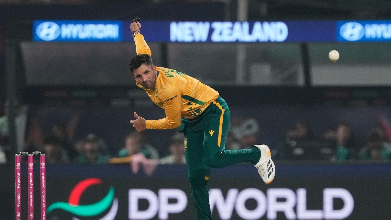 Maharaj alege să servească în T20-ul cu Noua Zeelandă WELLINGTON, Noua Zeelandă – Sud-africanul Keshav Maharaj, căpitanul echipei de crichet, a câștigat tragerea la sorți de duminică și a ales să servească în cel de-al patrulea meci Twenty20 (T20) împotriva Noii Zeelande