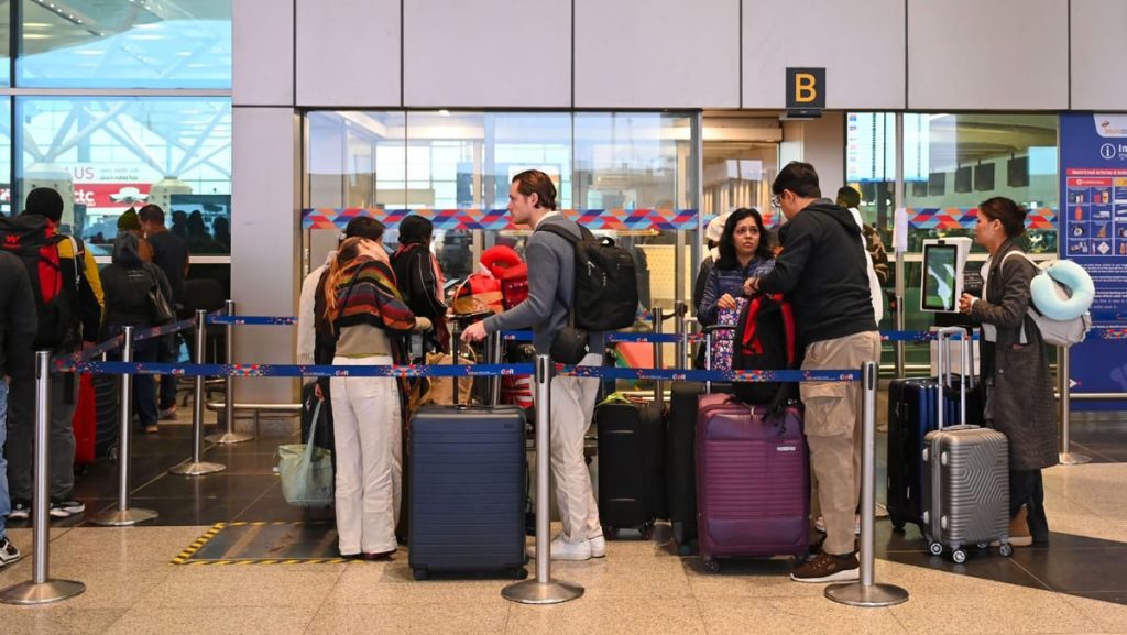 Avertisment pentru turiști: Anularea vacanțelor în contextul crizei din Orientul Mijlociu poate atrage costuri În urma escaladării conflictului din Orientul Mijlociu, Asociația Națională a Agențiilor de Turism (ANAT) avertizează turiștii cu privire la anularea călătoriilor programate în această perioadă