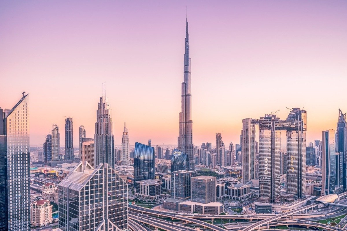 Turist britanic, reținut în Dubai după ce a filmat rachete iraniene Un cetățean britanic este acuzat în Dubai, în baza legislației privind criminalitatea cibernetică, după ce a filmat și, ulterior, ar fi distribuit imagini cu rachete iraniene