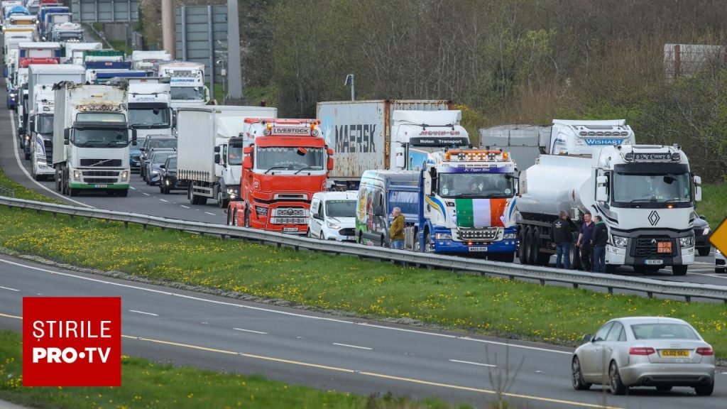 Benzina, scumpă ca-n România: Irlandezii blochează rafinăria, strigând „Ilogic!”