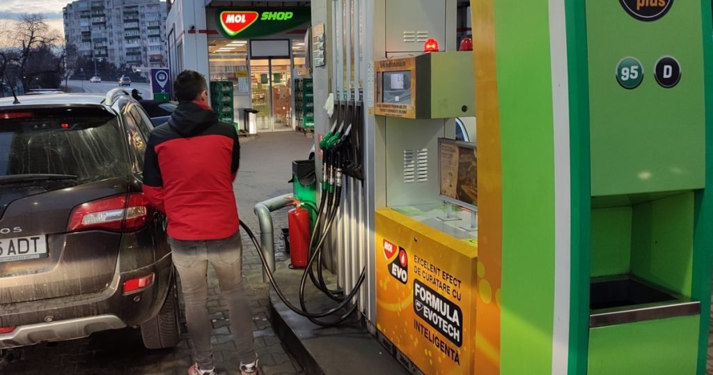 Guvernul plafonează adaosul la carburanți pânã pe 30 Iunie, urmează accize mai mici
