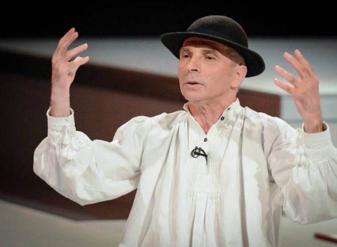 Leșe, apel la artiști: Biserica, pentru preoți, scena, pentru noi!