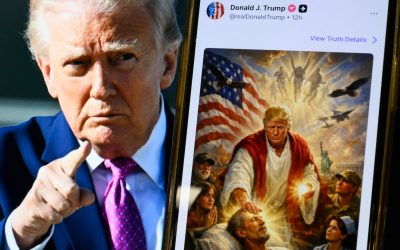 Trump, imagine șoc: S-a RETRAS poza cu el în postura lui Iisus