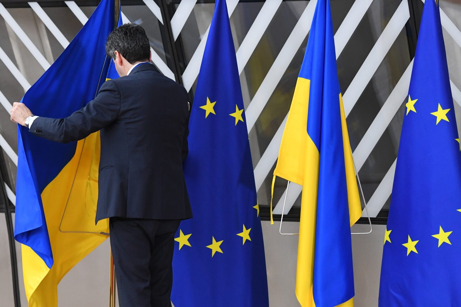 Zelenski, mulțumit de ajutorul UE, cere aderarea rapidă a Ucrainei