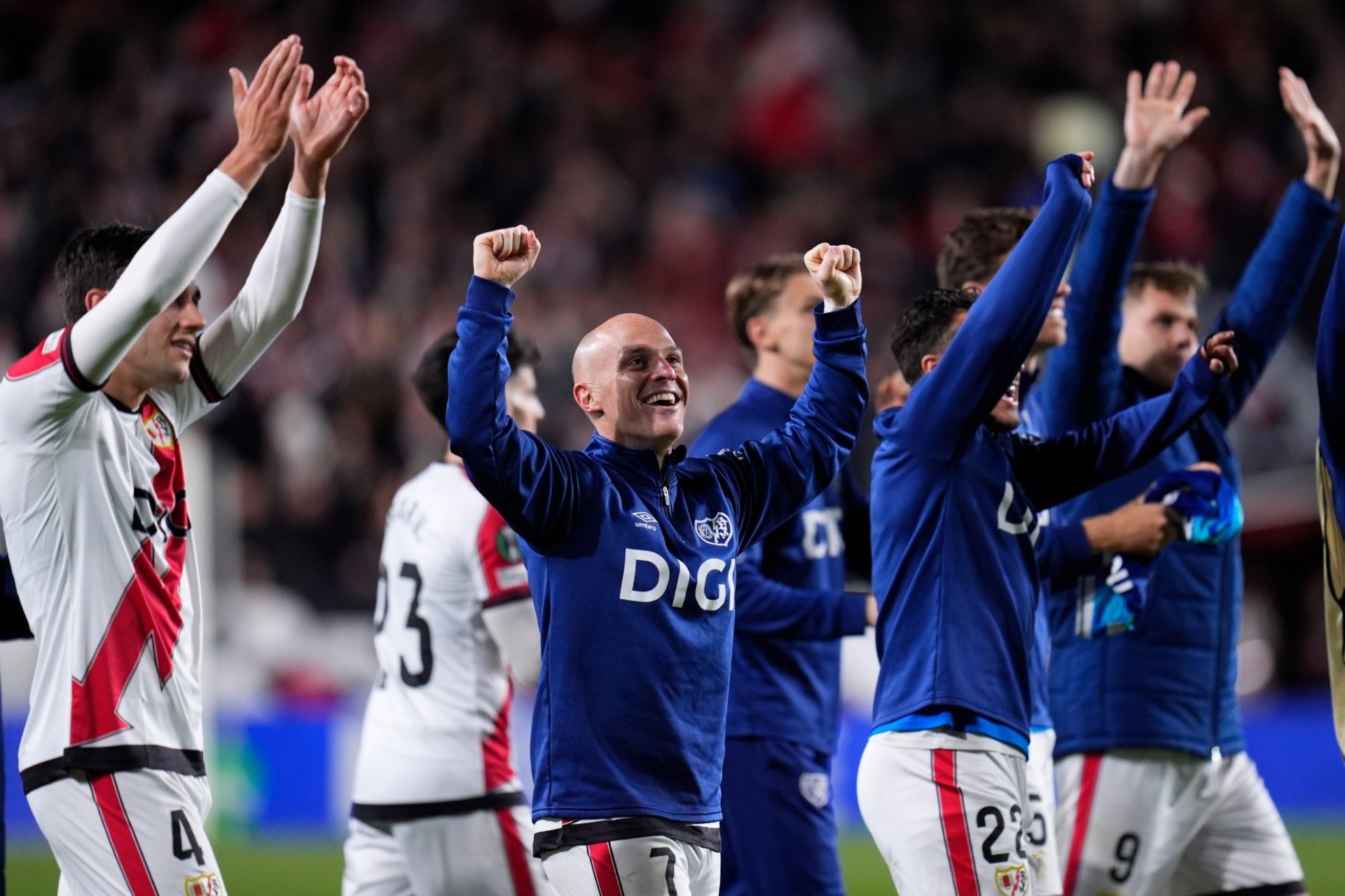 Rayo Vallecano, cu gândul la semifinale în Conference League, înfruntă AEK Atena Rayo Vallecano revine în sferturile de finală ale unei competiții europene după 25 de ani
