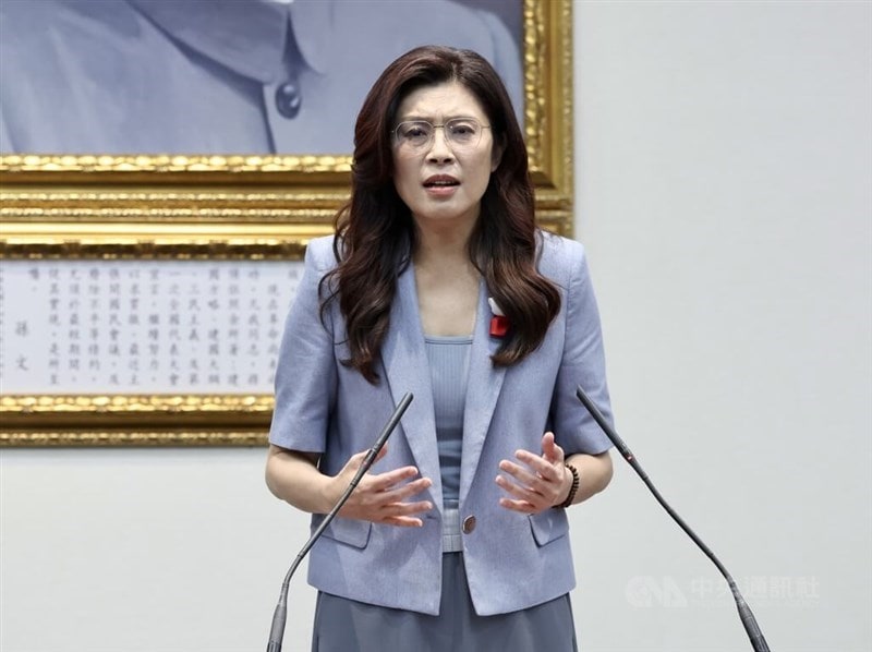 Șefa opoziției din Taiwan, la Beijing. Parlamentarii, scandal la bugetul apărării