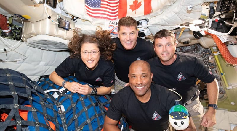 Orion a amerizat după spectacolul lunar. NASA: Misiune perfectă!