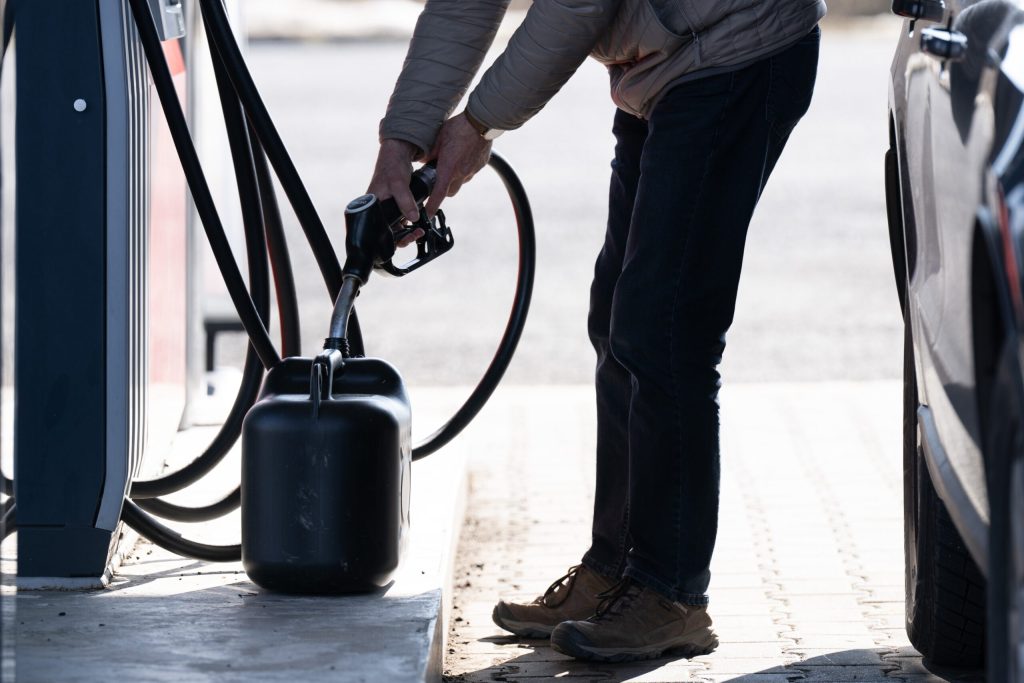 FMI: Reducerea taxelor la combustibili, soluție ineficientă contra prețurilor