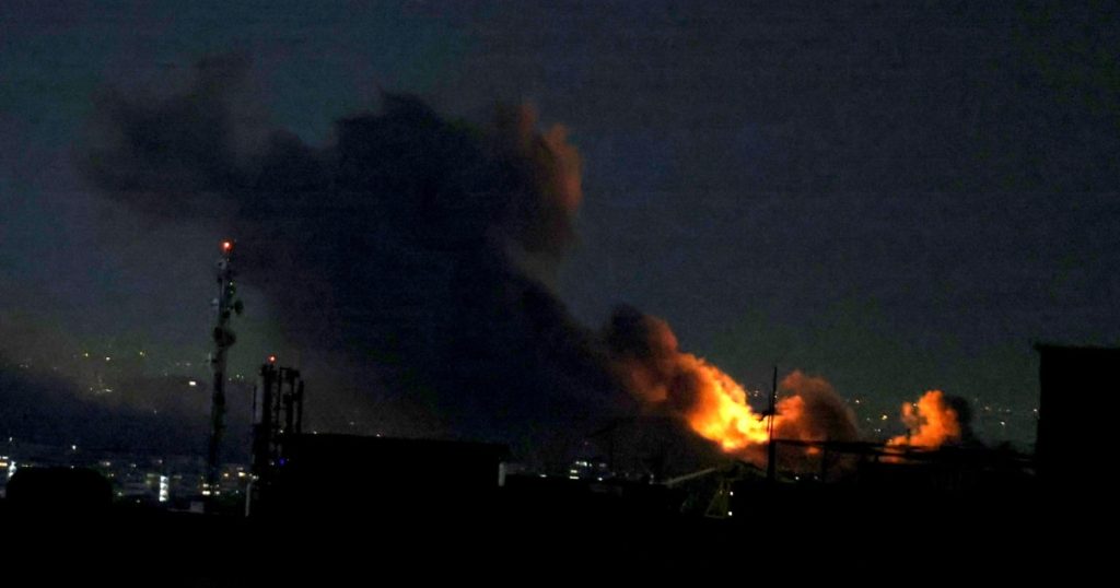 Trump vrea petrolul Iranului, dar spune că negocierile de pace merg bine