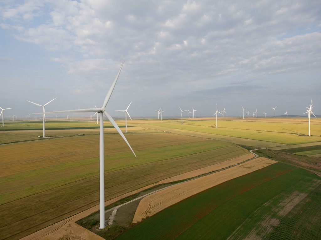 PPC Renewables România investește masiv în energie regenerabilă: Sistem de stocare de 60 MW la Târgușor PPC Renewables România, cel mai mare investitor privat în energia regenerabilă din România, continuă să-și extindă portofoliul de capacități hibride