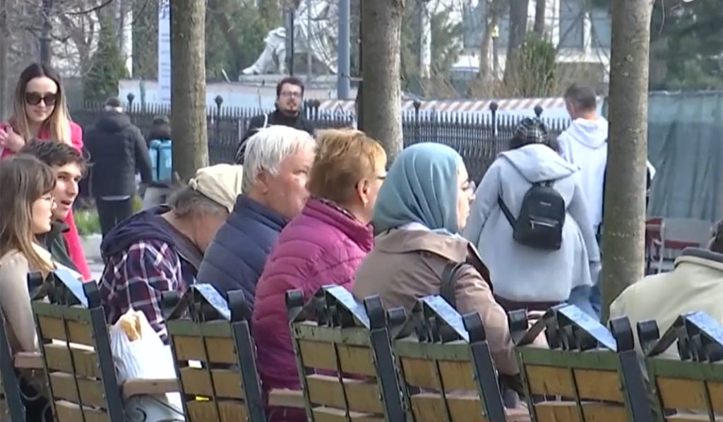 Majoritatea românilor, record de Paște: Stau ACASĂ