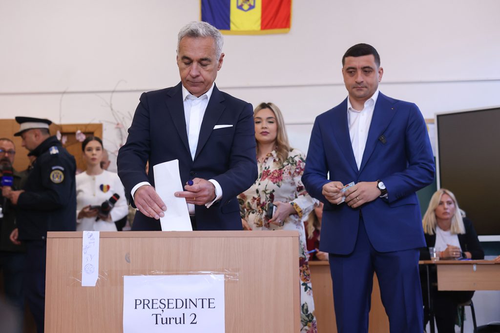 Curtea de Apel București validează dosarul „tentativa de lovitură de stat” Un complet al Curții de Apel București a confirmat, joi, legalitatea probatoriului și a sesizării instanței de judecată în dosarul cunoscut sub numele de „tentativa de lovitură de stat”