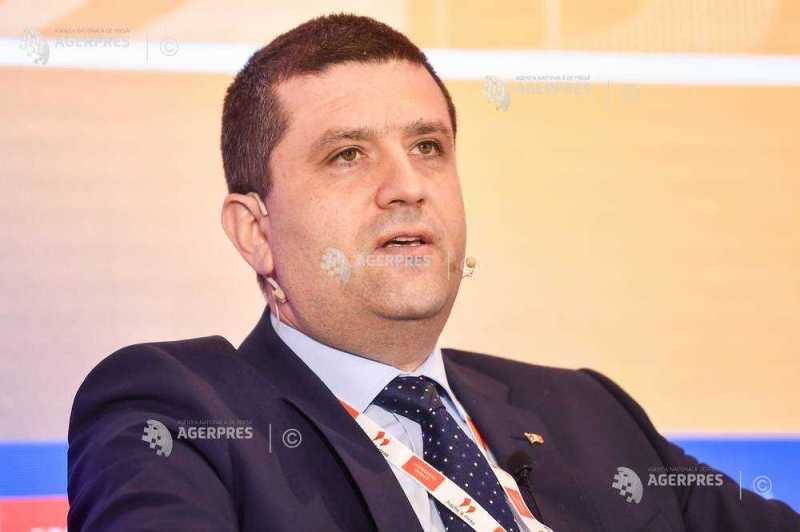 Miruță, dezastru în fabricile pentru Armată: Plouă și cresc copaci