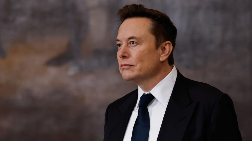 Musk plătește 260$ pe zi pentru muncă de acasă în Europa. Grok, pe cap de afiș