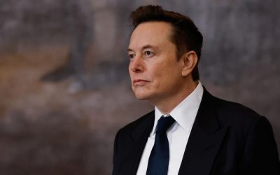 Musk plătește 260$ pe zi pentru muncă de acasă în Europa. Grok, pe cap de afiș