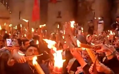 Lumina Sfântă a ajuns în lume: Ritualul de la Mormântul Domnului