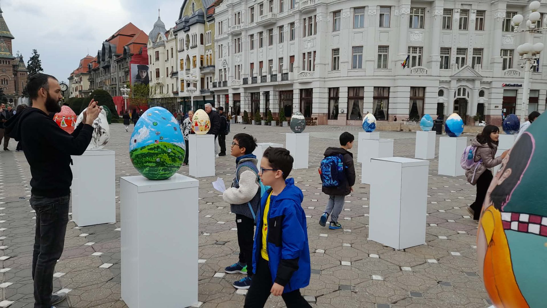 Weekend plin în marile orașe: Târguri, concerte și concursuri pentru toate gusturile Capitala și celelalte orașe mari din țară se pregătesc pentru un weekend plin de evenimente, oferind o varietate de activități pentru toate gusturile
