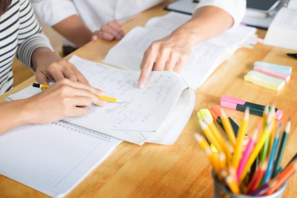 Meditațiile pentru elevi, o povară financiară tot mai grea pentru părinți Pregătirea suplimentară a elevilor pentru examenele naționale și bacalaureat a devenit o cheltuială majoră pentru familiile din România
