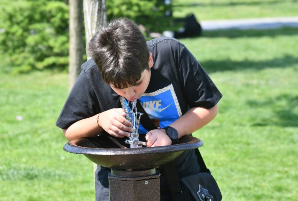 Primăria Sectorului 6, contratimp cu cișmelele: Firma cu 2 angajați, favorizată?