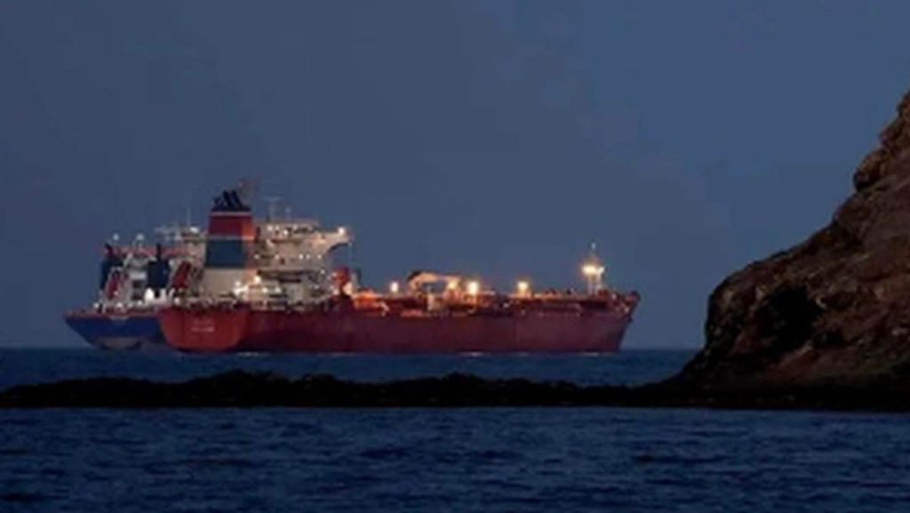 Iran: Teheran relaxează blocada navală din Strâmtoarea Ormuz, permițând trecerea navelor irakiene Teheranul a anunțat sâmbătă că navele irakiene vor putea tranzita liber Strâmtoarea Ormuz, o arteră maritimă crucială, pe care Iranul o blocase aproape complet de la izbucnirea conflictului din Orientul Mijlociu, la sfârșitul lunii februarie