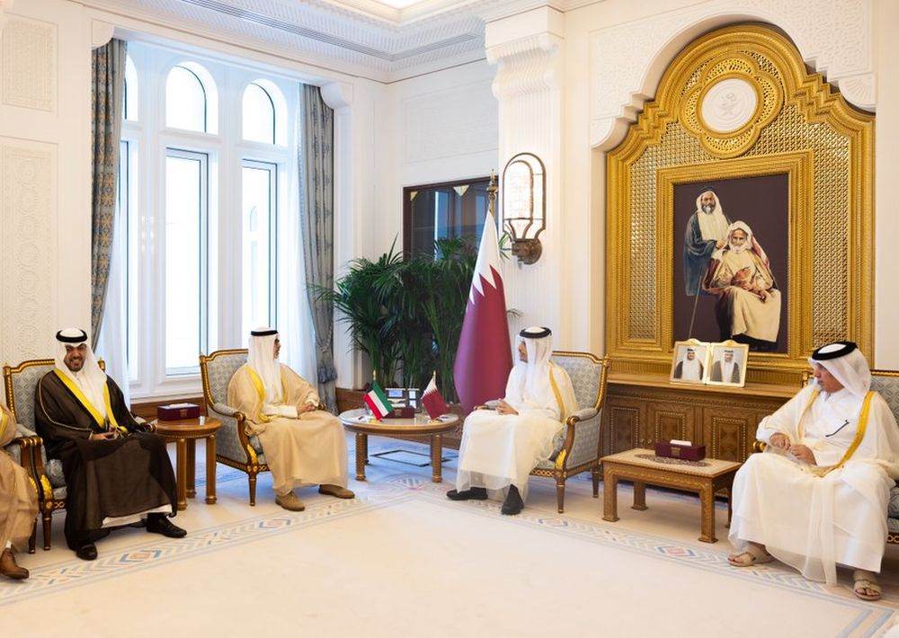 Doha, Qatar – Şeicul Mohammed bin Abdulrahman bin Jassim Al-Thani, prim-ministrul şi ministrul de externe al Qatarului, s-a întâlnit duminică, la Doha, cu ministrul de externe al Kuweitului, şeicul Jarrah Jaber Al-Ahmad Al-Sabah