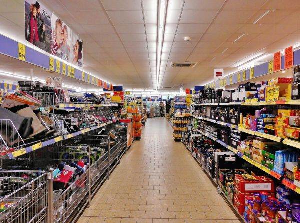 Afacerile din comerț, în picaj: Scădere majoră în România