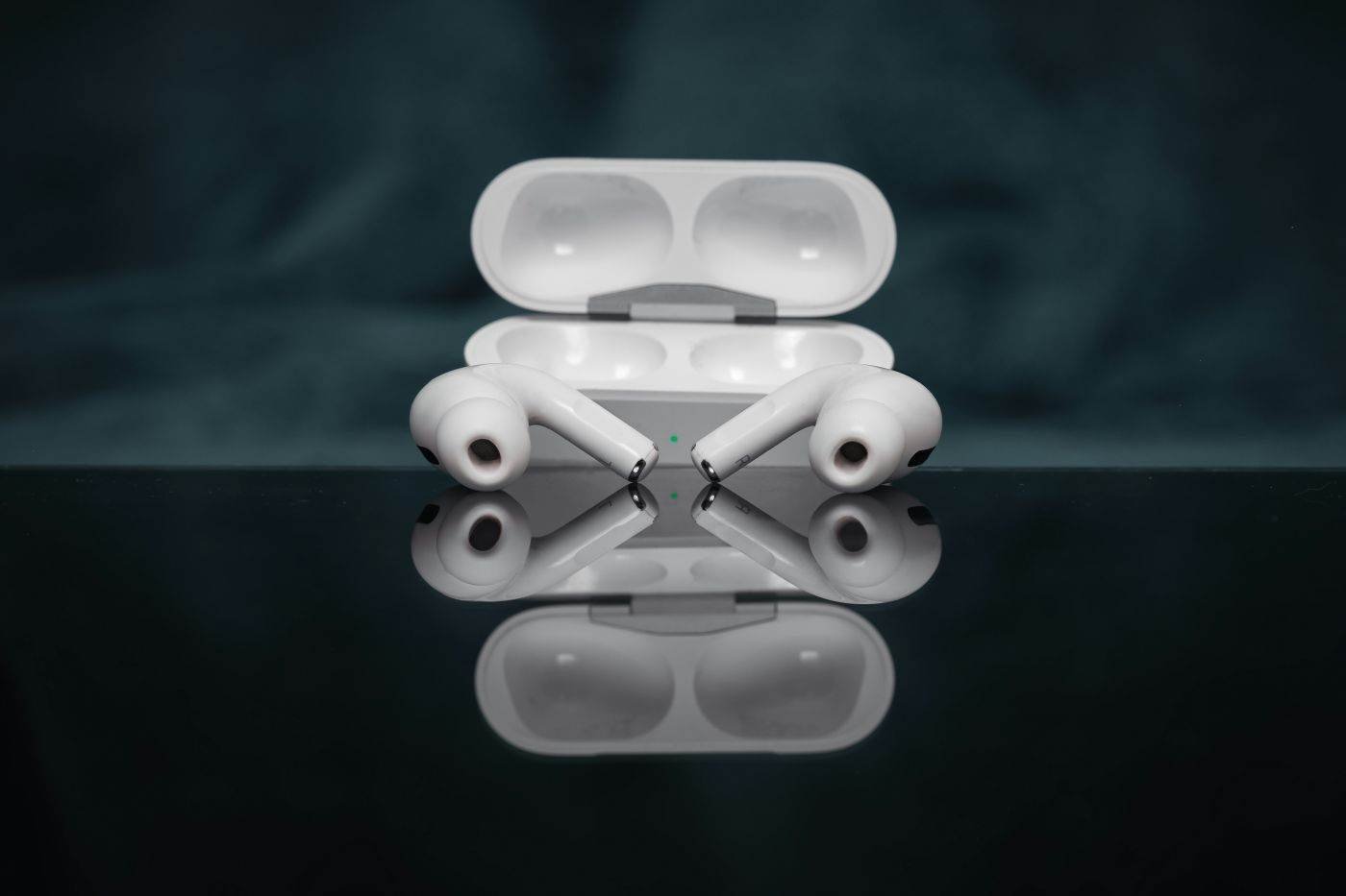 AirPods, supremația în audio: De ce Apple domină piața?