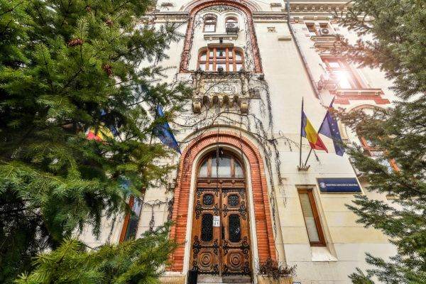 Ministerul Educației, cu mâna adânc în PNRR: Jumătate din fonduri absorbite