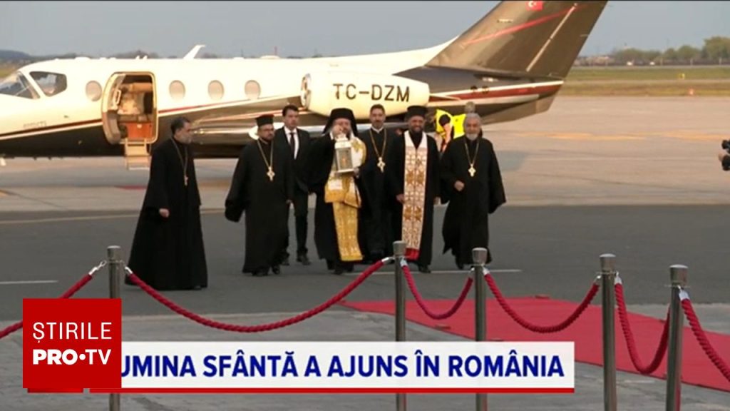 Sfânta Lumină a ajuns în România: Va fi distribuită în toată țara până la Înviere