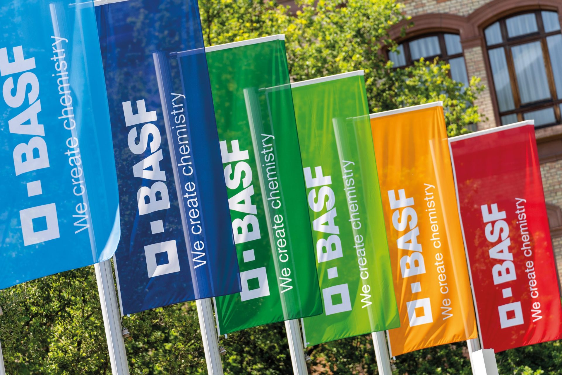 Basf extinde prezența în România: 50+ noi locuri de muncă la București Compania BASF Agricultural Solutions a anunțat extinderea operațiunilor sale în România, cu peste 50 de noi posturi globale în București