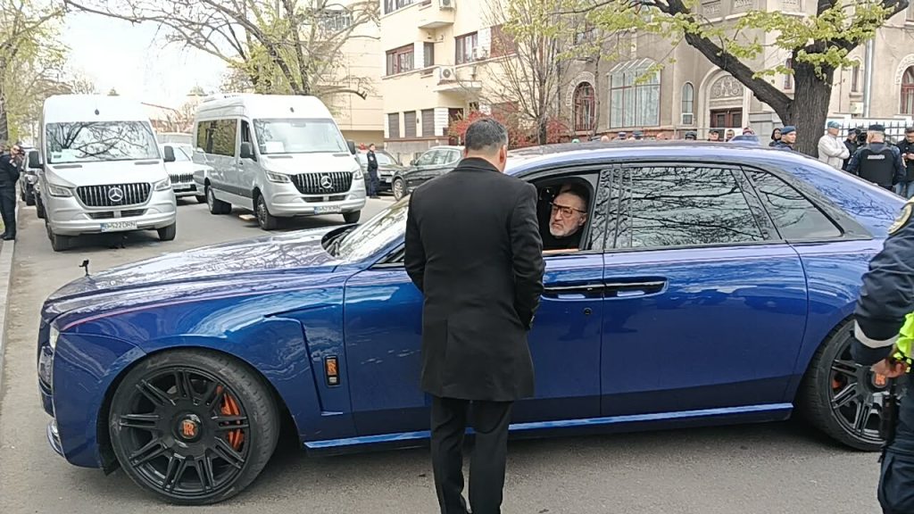 Becali, sosire SPECTACULOASĂ la înmormântarea lui Mircea Lucescu. Rolls Royce de 500.000 euro!