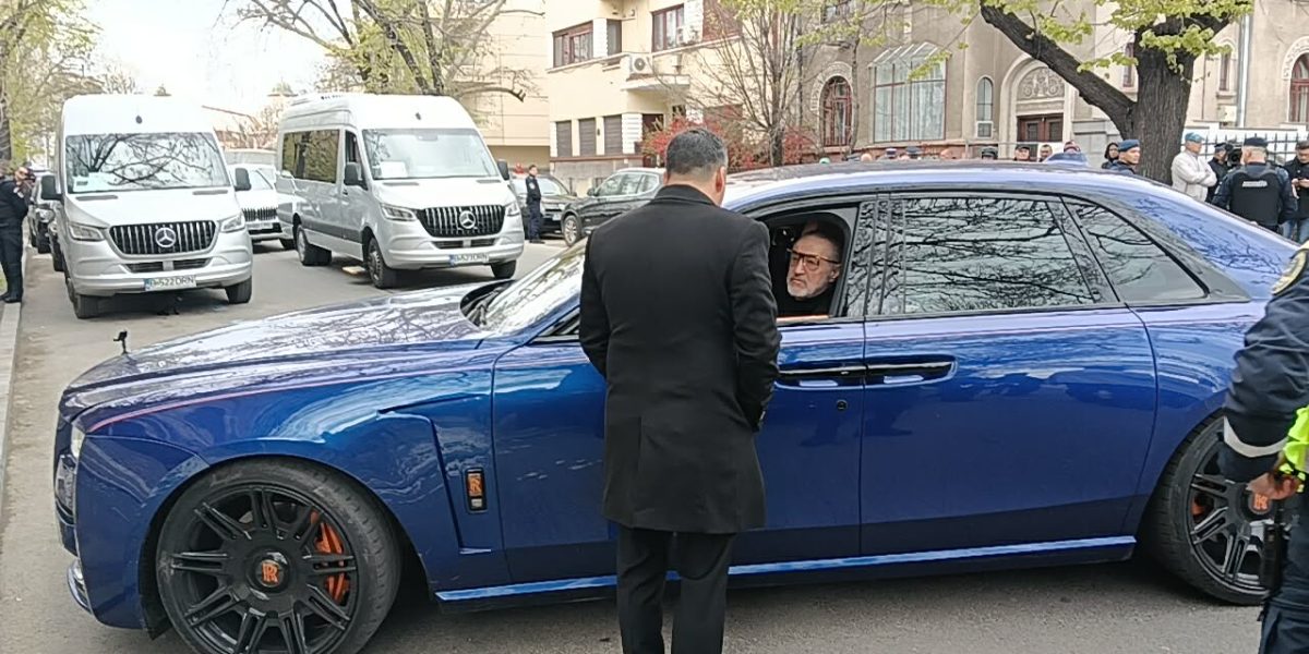 Becali, sosire SPECTACULOASĂ la înmormântarea lui Mircea Lucescu. Rolls Royce de 500.000 euro!