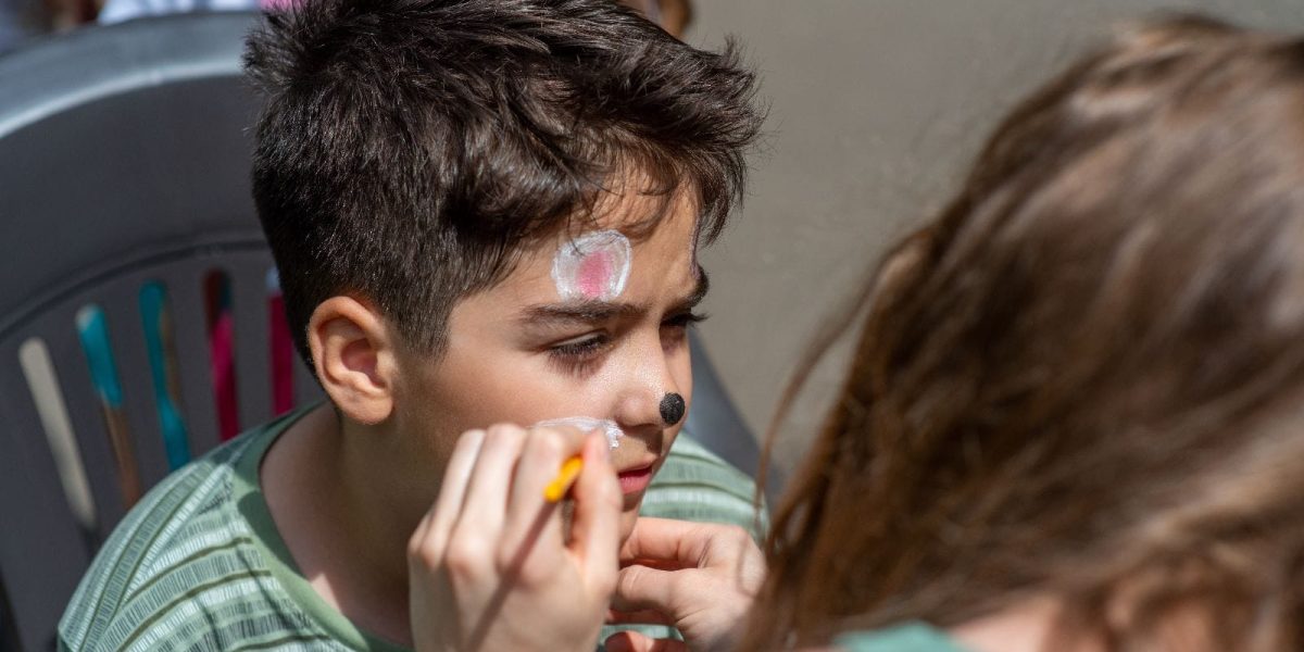 Ateliere de pictură GRATUITE pentru copii, în Piața Valea Ialomiței din București!