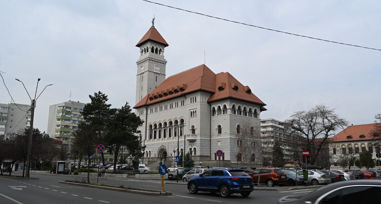 Consiliul Local al Sectorului 1 a stabilit un plafon de 757 de posturi pentru Primăria Sectorului 1 în acest an Marți, 7 aprilie, autoritățile locale au votat și aprobat numărul maxim de posturi pentru administrația publică locală