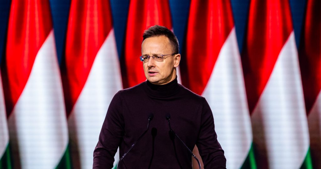 Szijjarto Peter, surprins cu microbuzul la minister