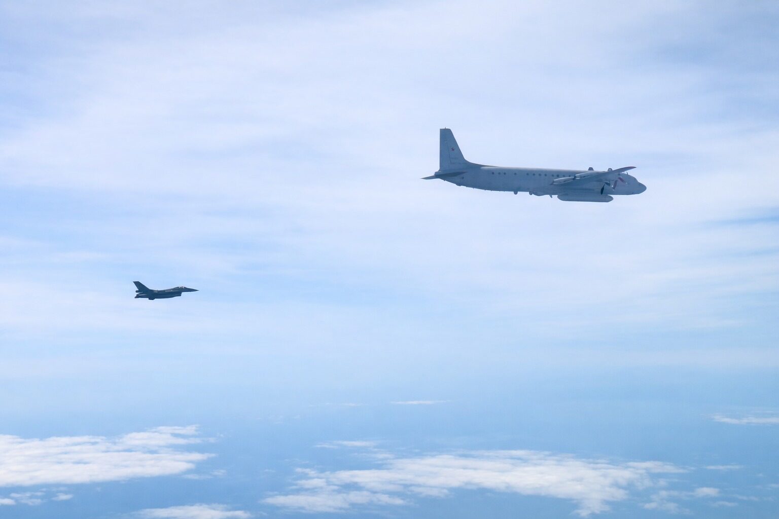 F-16 ROMÂNEȘTI, la interceptare: Avion Rusesc, SURPRINS lângă Țările Baltice