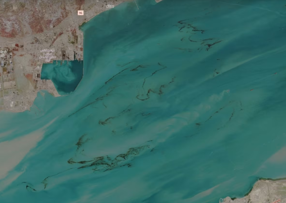 Deversări MASIVE de petrol în Golful Persic, vizibile din SPAȚIU, după atacuri