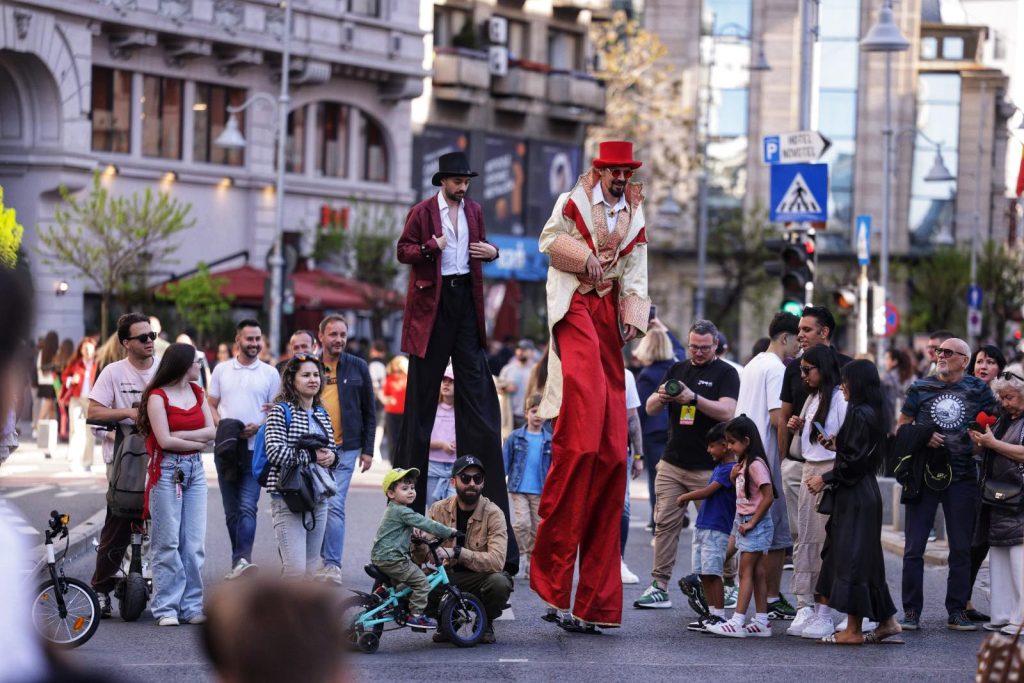 Zeci de mii de oameni, la startul „Străzi Deschise” în București