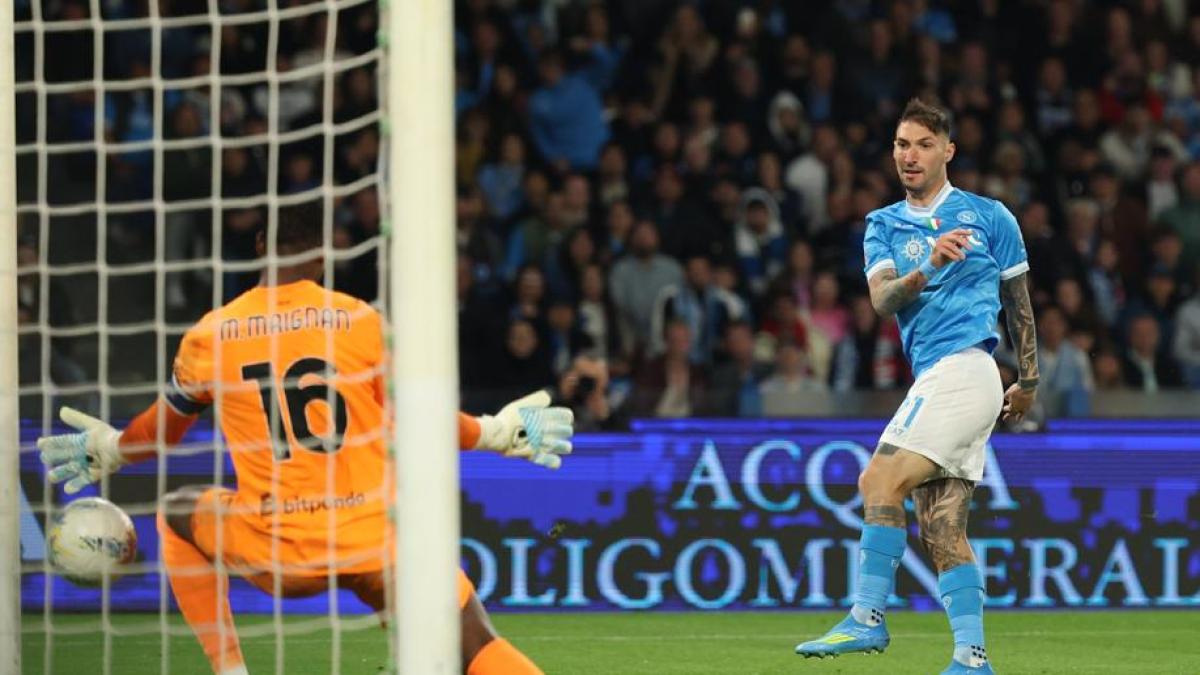 Un gol marcat de un jucător intrat de pe bancă a decis duelul de pe „Maradona”, Napoli urcând pe locul secund, la două puncte de Milan, care coboară pe locul al treilea