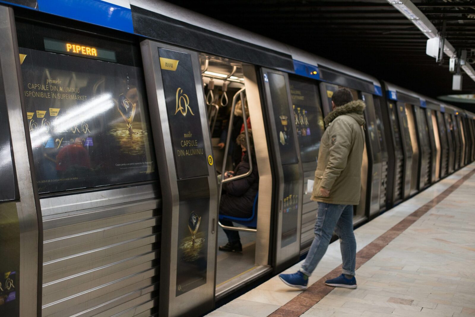 Revoltă în București: Peste 11.500 de oameni, furioși de scumpirea metroului