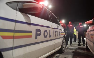 Tineri, prinși într-un carusel: Intervenție spectaculoasă a pompierilor
