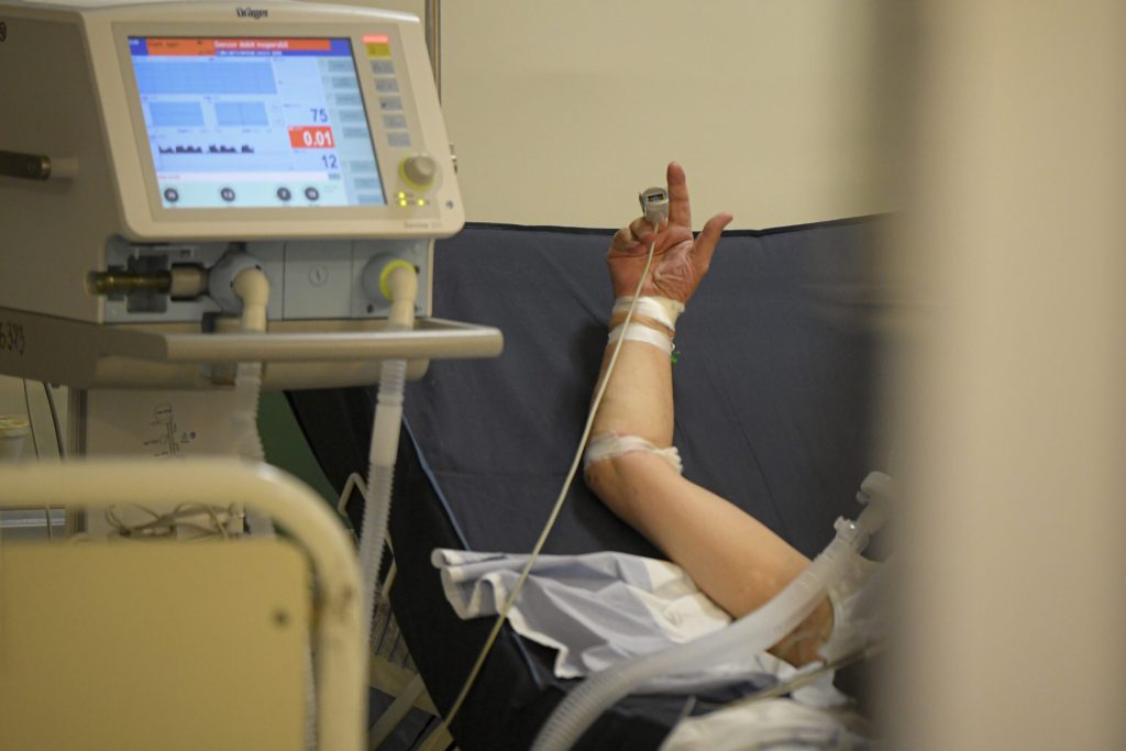 Mutație rară: Pacient HIV vindecat complet după transplant