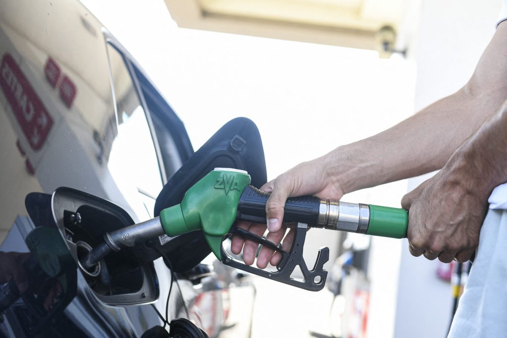 Proteste FURIOASE în Irlanda: Poliția declară ilegale mișcările anti-combustibil