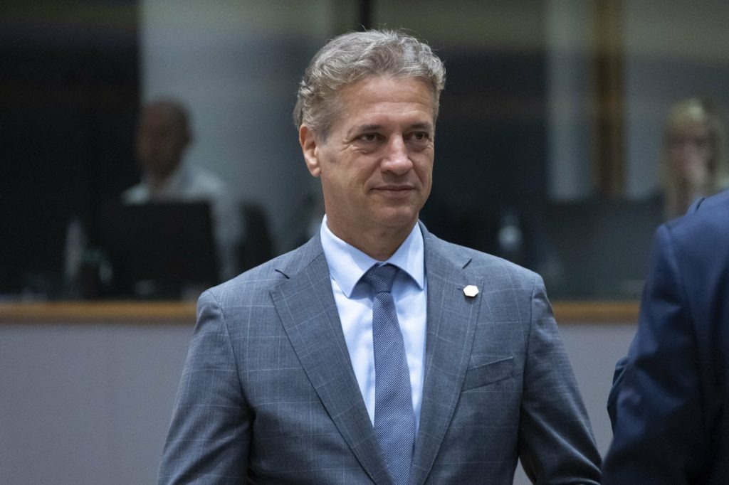 Premierul recunoaște: Nu poate forma un guvern stabil