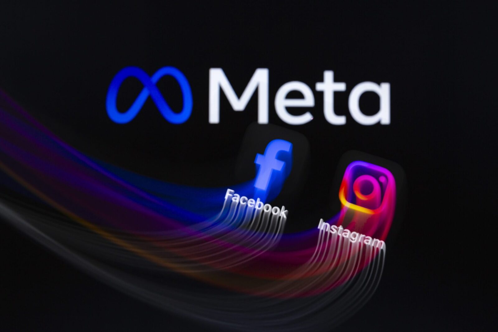 Meta: Angajații, spionați pentru a antrena inteligența artificială